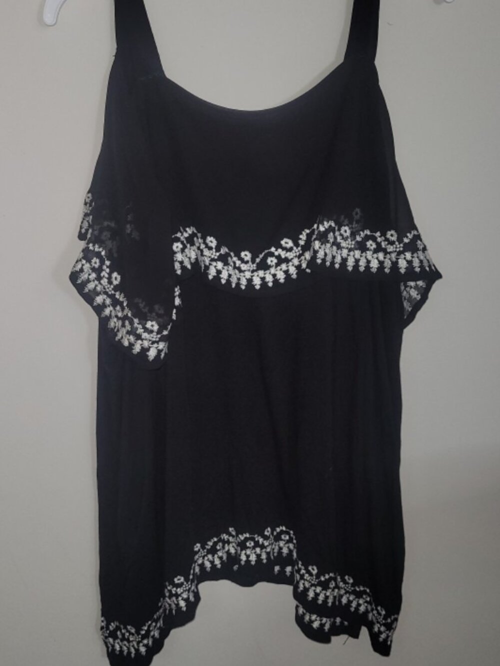 Avenue 26/28 Black Floral Tanktop